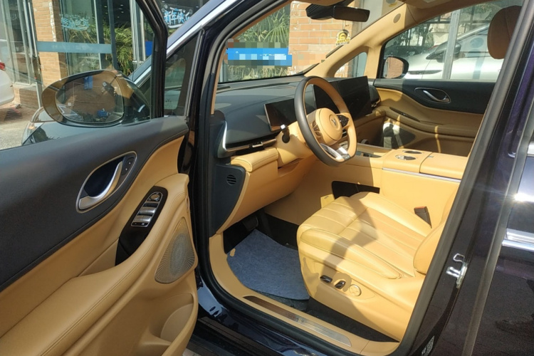 岚图汽车 岚图梦想家 2025款 PHEV 四驱旗舰鲲鹏版中控内饰7003