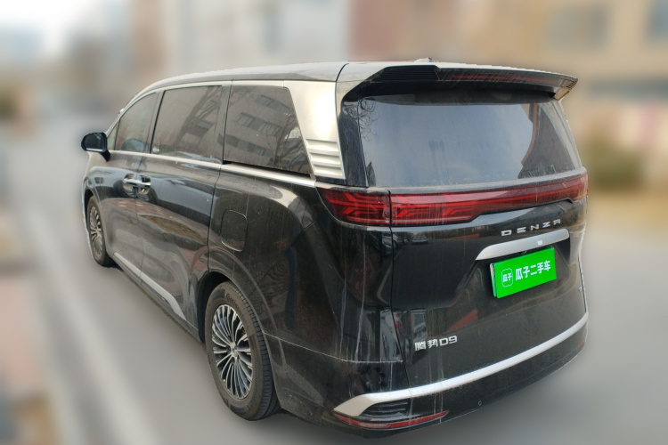 腾势D9 2022款 DM-i 1040 尊贵型车身外观5