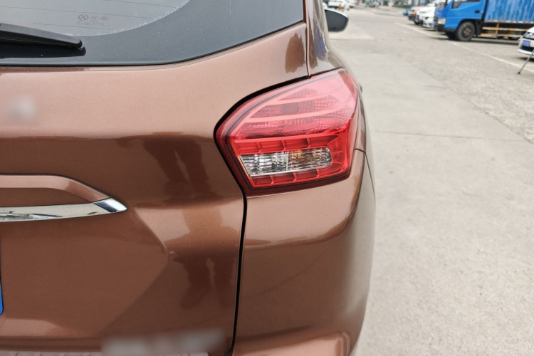 北京汽车 绅宝X35 2016款 1.5L 手动精英版车身外观9