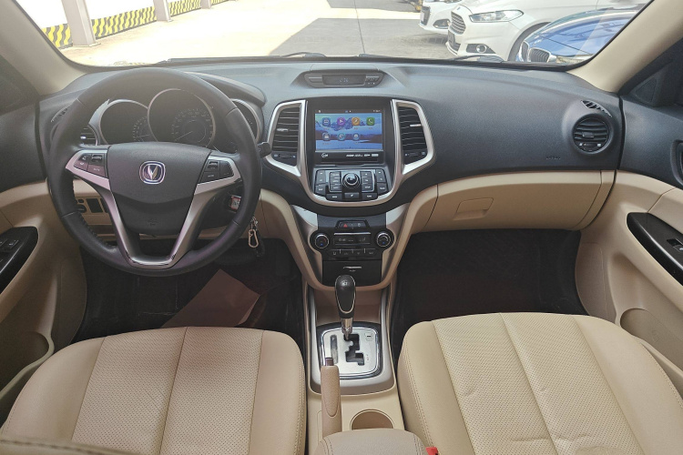 长安 逸动 2015款 1.6L 自动豪华型中控内饰12