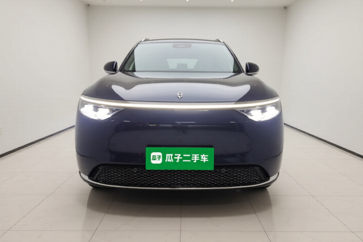 鸿蒙智行 问界M8 2025款 纯电 Max+ 六座四驱版车身外观2