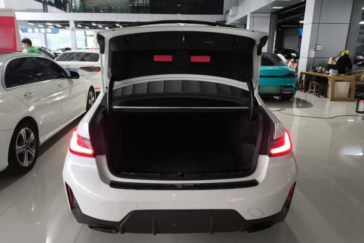 宝马3系 2024款 325Li M运动套装机舱底盘23