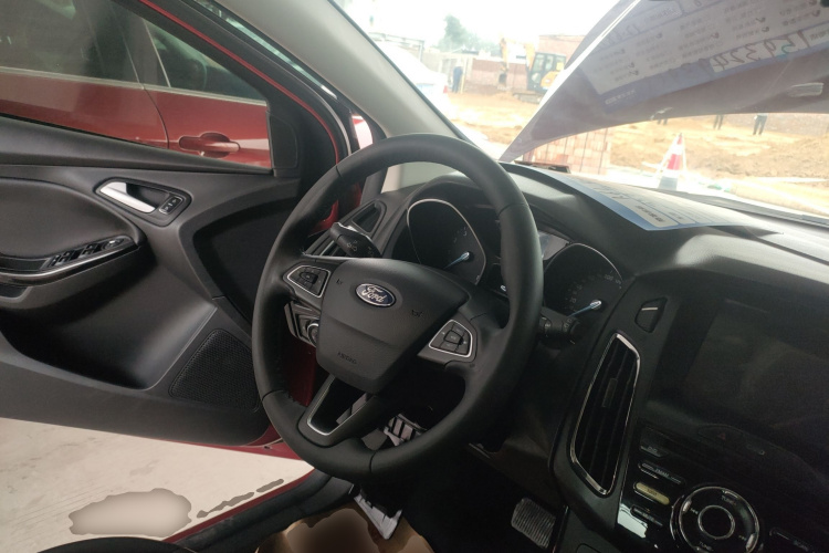 福特 福克斯 2017款 两厢 1.6L 自动风尚型智行版中控内饰13