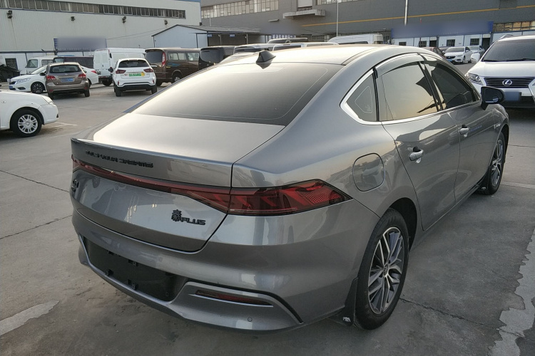 比亚迪 秦PLUS 2021款 DM-i 55KM 旗舰型车身外观7