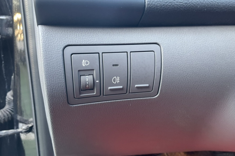 现代 悦动 2011款 1.6L 手动舒适型局部细节9012