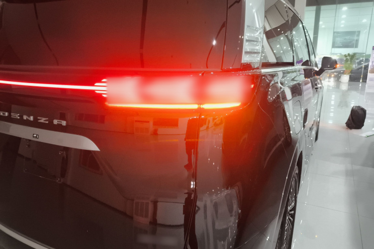 腾势D9 2022款 DM-i 970 四驱尊荣型车身外观9