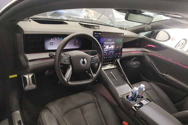 腾势Z9 2024款 1100km 四驱Max版中控内饰12