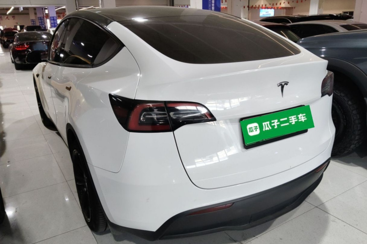 特斯拉 Model Y 2022款 后轮驱动版车身外观4