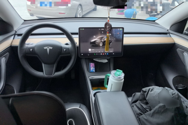 特斯拉 Model Y 2022款 改款 后轮驱动版中控内饰12