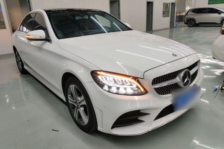 奔驰C级 2019款 C 260 L 运动版车身外观3