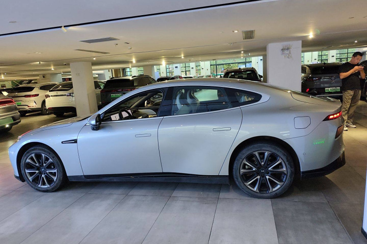 小鹏P7 2021款 480N车身外观6003