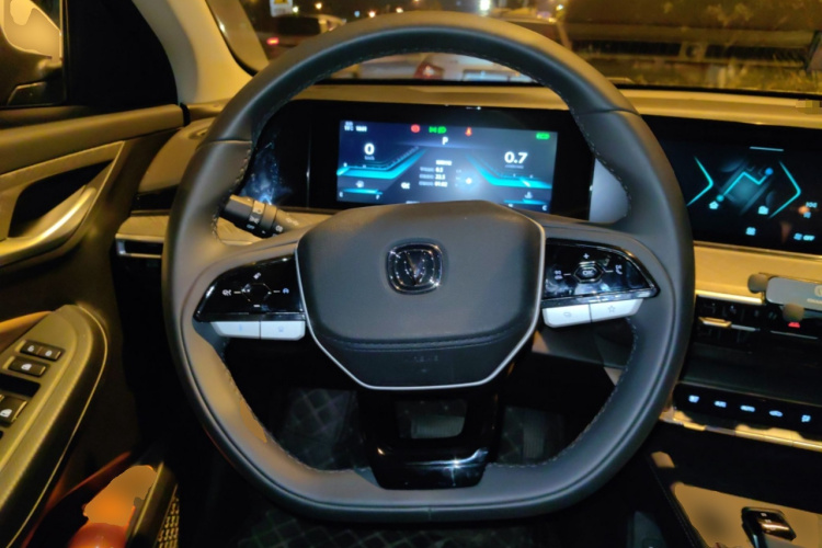 长安 逸动 2022款 PLUS 蓝鲸NE 1.4T GDI DCT旗舰版中控内饰13