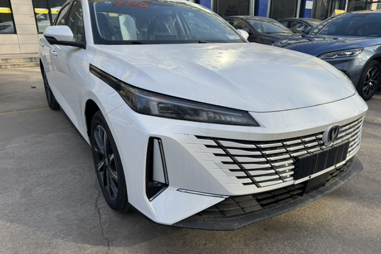 长安 逸动 2025款 蓝鲸 1.5T 500Bar尊贵型车身外观6002