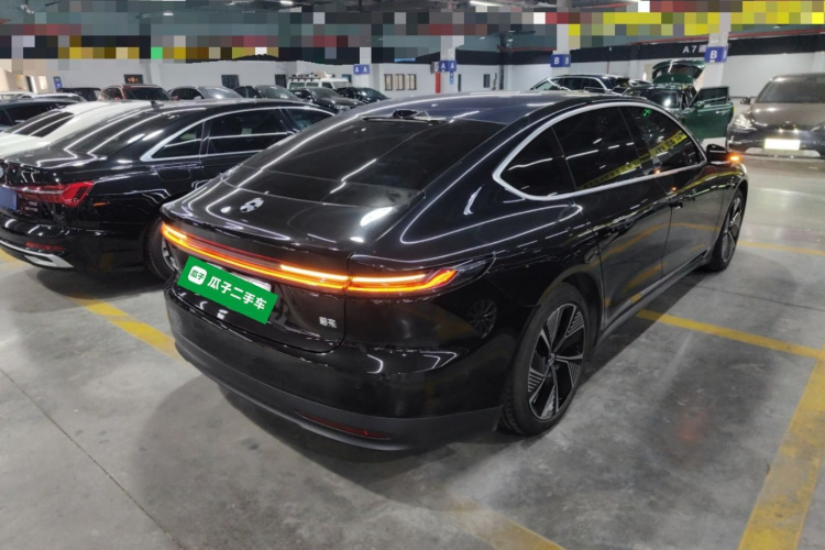 蔚来ET7 2024款 75kWh 行政版车身外观7