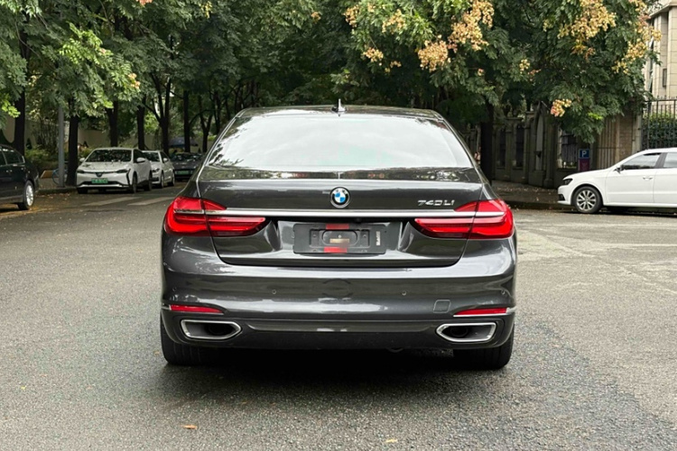 宝马7系 2016款 740Li 领先型车身外观6004