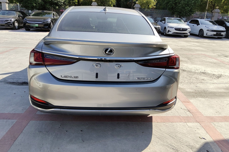 雷克萨斯ES 2018款 200 豪华版 国V车身外观6