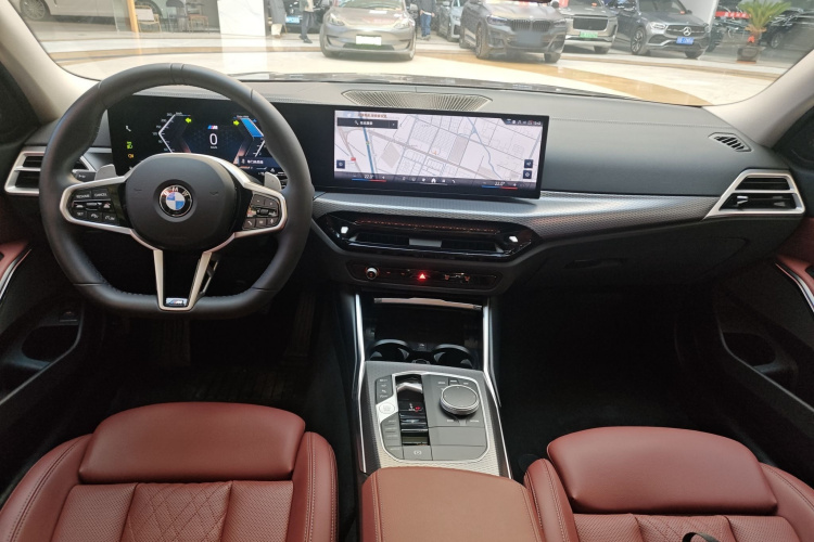 宝马3系 2025款 330Li M运动曜夜套装中控内饰7002