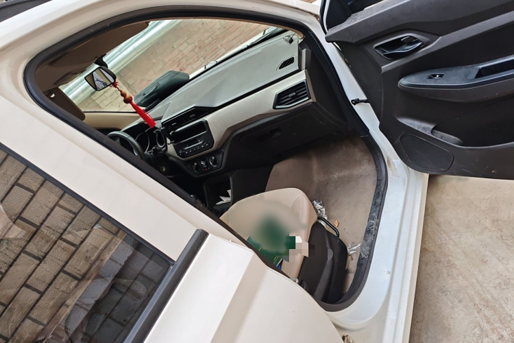 五菱汽车 五菱宏光 2019款 1.5L S标准型国VI LAR局部细节9005