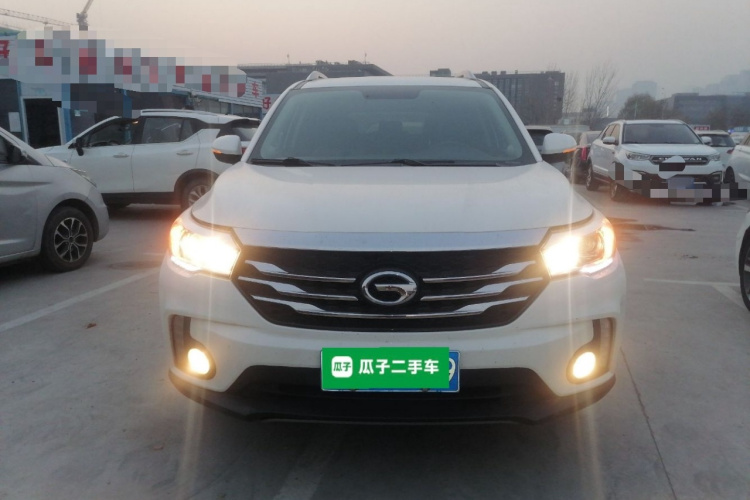 广汽传祺 传祺GS4 2015款 200T G-DCT豪华版车身外观2