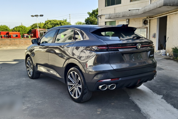 长安UNI-K 2024款 2.0T 两驱全球行版车身外观6002