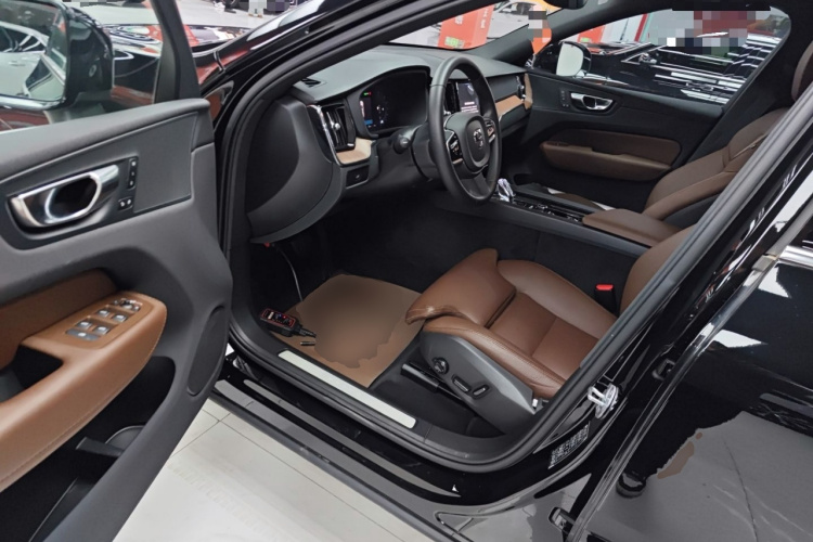 沃尔沃XC60 2024款 B5 四驱智远豪华版中控内饰20