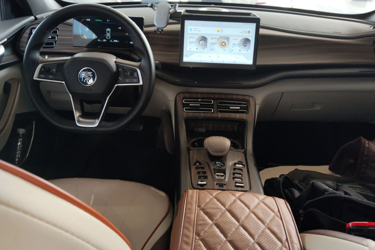 比亚迪 秦PLUS 2024款 荣耀版 DM-i 55KM领先型中控内饰12