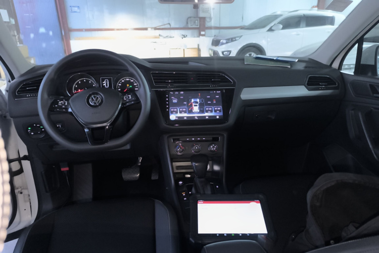 大众 途观L 2018款 330TSI 自动两驱风尚版中控内饰12