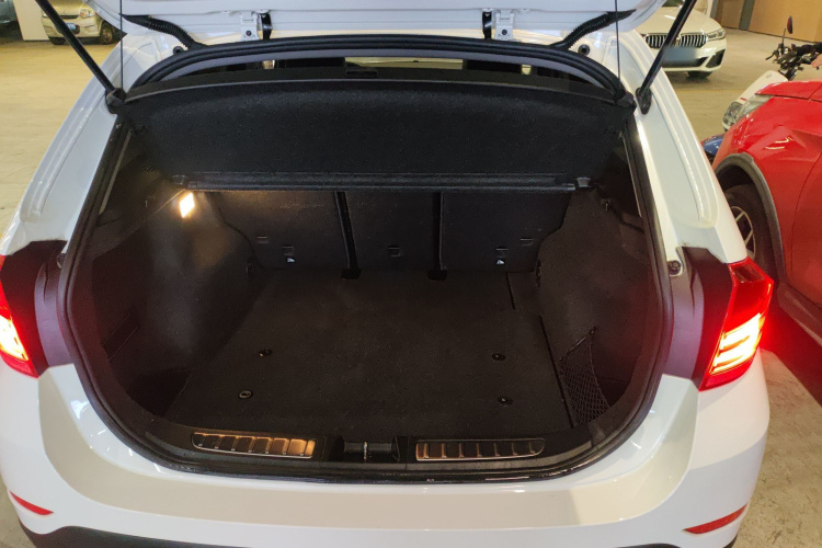 宝马X1 2015款 sDrive18i 领先晋级版机舱底盘23