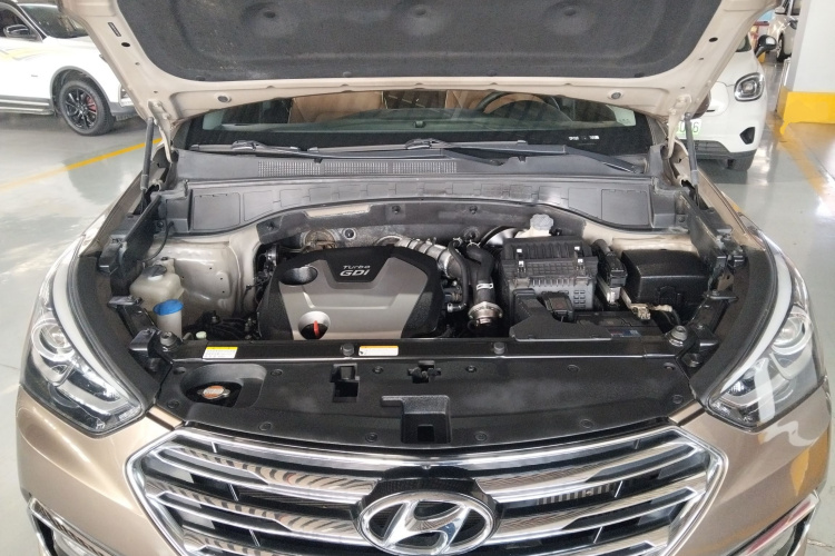 现代 胜达 2017款 2.0T 自动两驱智能型 7座机舱底盘24