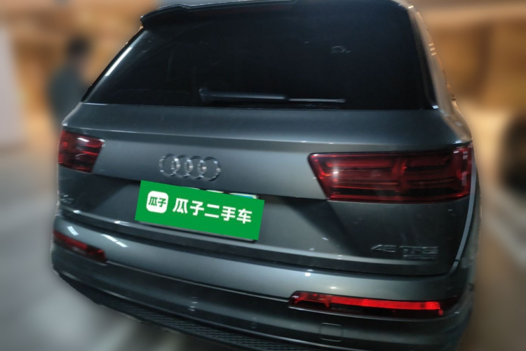 奥迪Q7 2016款 40 TFSI S line运动型车身外观6