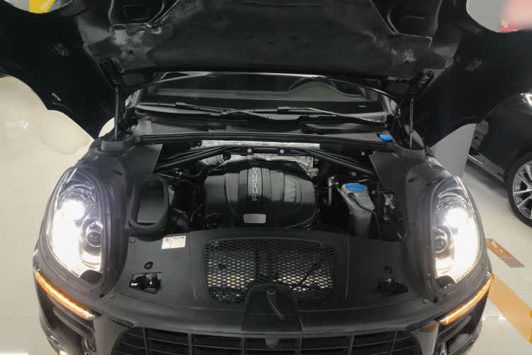 保时捷 2016款 Macan 2.0T机舱底盘24