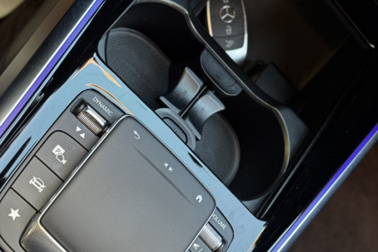 奔驰GLB 2023款 GLB 220 动感型中控内饰7001