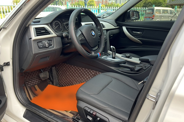 宝马3系 2015款 316Li 时尚型中控内饰7002