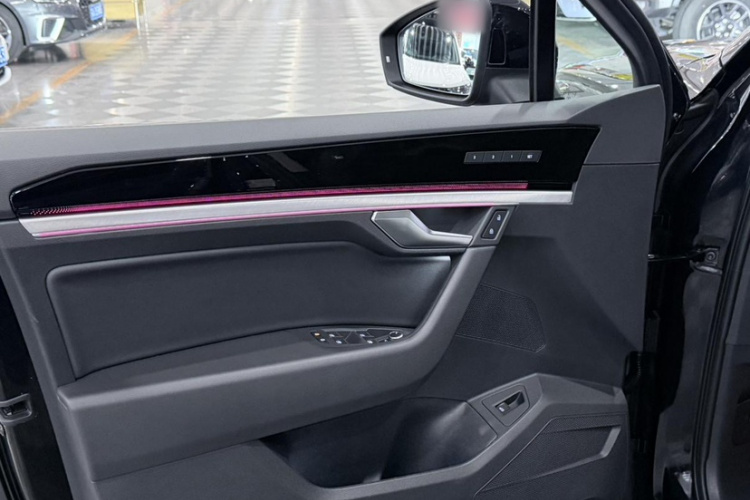 大众 途锐 2022款 3.0TSI 锐享版 曜黑运动套装中控内饰7001