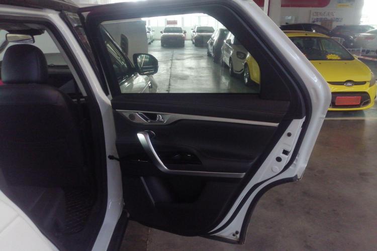 长安CS95 2019款 2.0T 两驱豪华型中控内饰7006