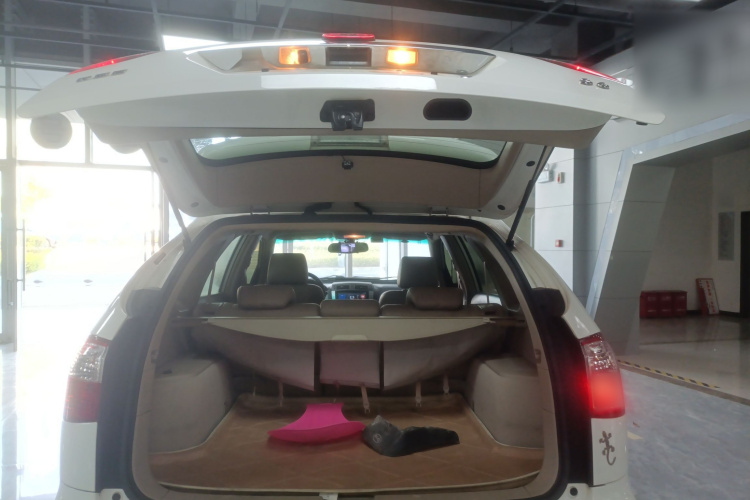 比亚迪S6 2014款 2.0L 手动豪华型 5座局部细节23