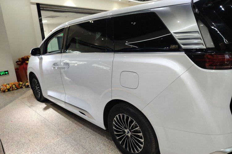 腾势D9 2022款 DM-i 970 四驱尊荣型车身外观4