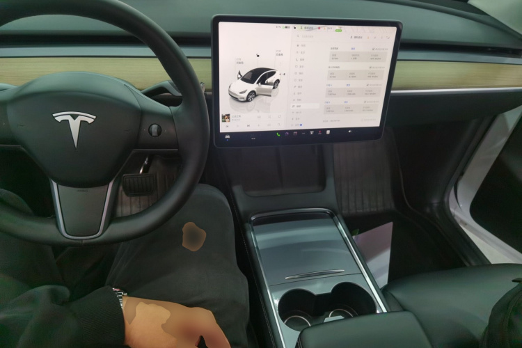 特斯拉 Model Y 2022款 改款 后轮驱动版中控内饰12