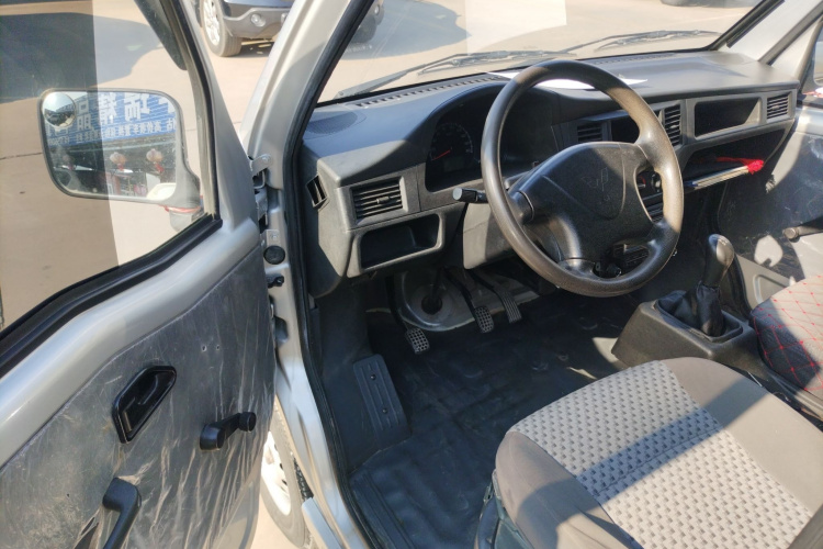 五菱汽车 五菱之光 2020款 1.2L 厢式运输车实用型 国VI 2座 LSI中控内饰7003