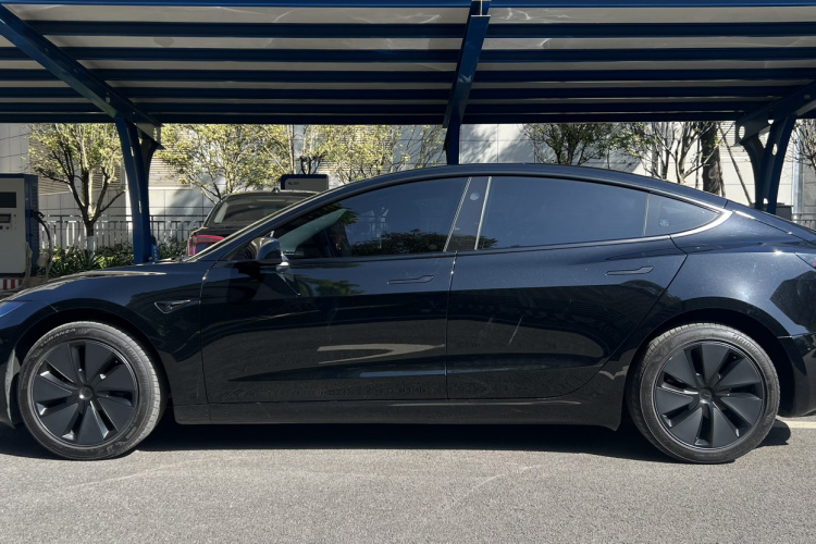 特斯拉 Model 3 2025款 后轮驱动版车身外观6008
