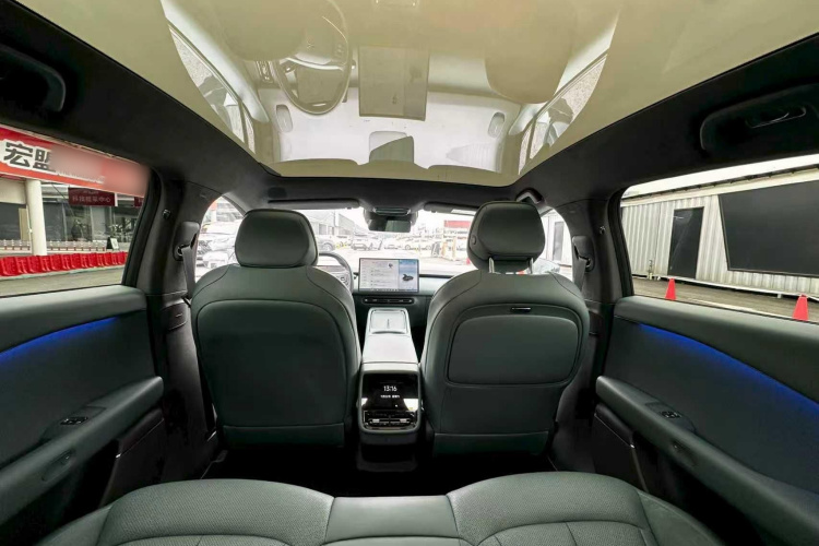 小鹏P7+ 2024款 限定版 Max中控内饰7012