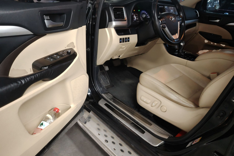 丰田 汉兰达 2018款  2.0T 两驱豪华版 7座 国VI中控内饰20