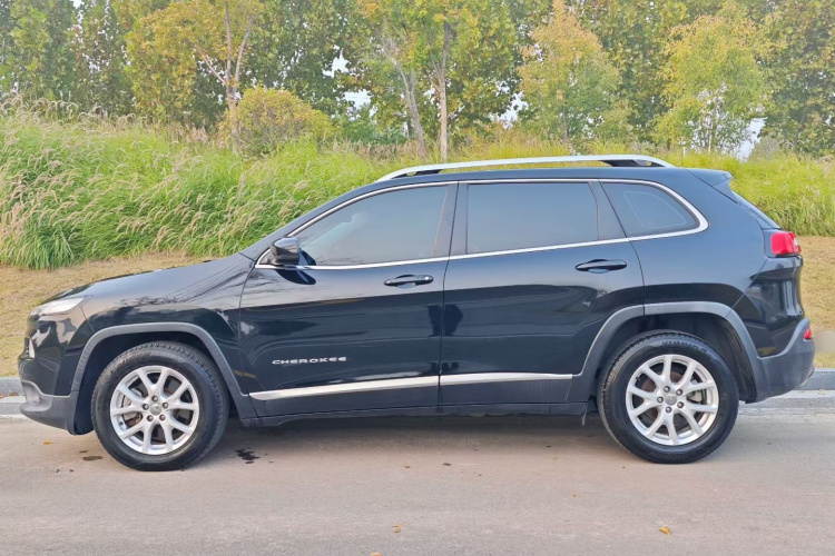 Jeep 自由光 2016款 2.4L 领先版车身外观6003