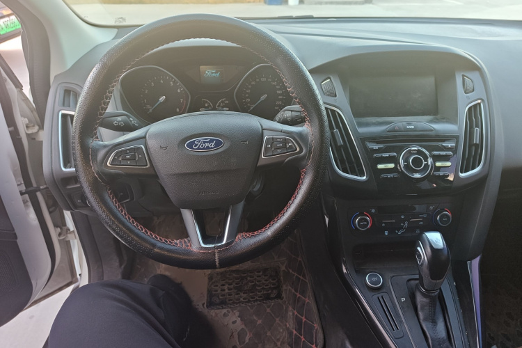 福特 福克斯 2017款 两厢 1.6L 自动风尚型智行版中控内饰7003