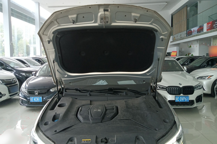 红旗HS5 2019款 2.0T 智联旗享版机舱底盘24