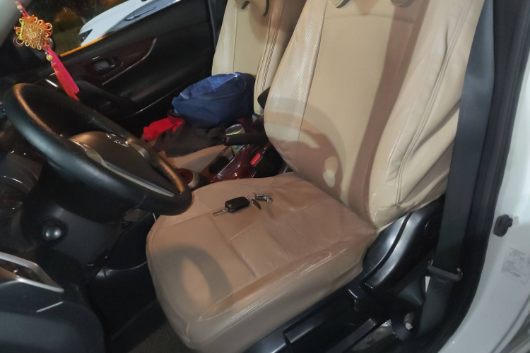 日产 逍客 2016款 1.2T CVT时尚版局部细节19