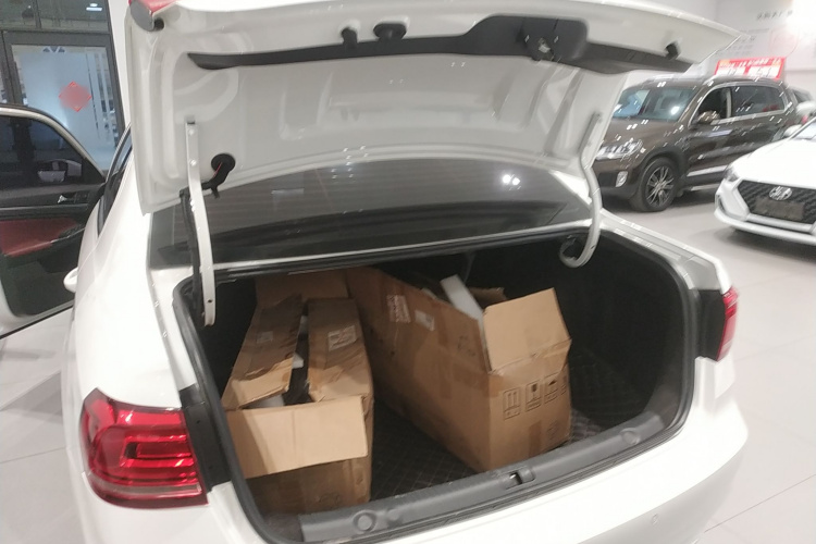 大众 2019款 朗逸启航 1.5L 手动风尚版 国VI机舱底盘23