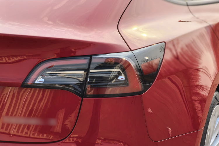 特斯拉 Model 3 2021款 标准续航后驱升级版车身外观6008