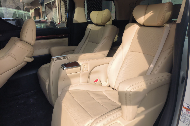 丰田 埃尔法 2015款 3.5L 豪华版中控内饰21