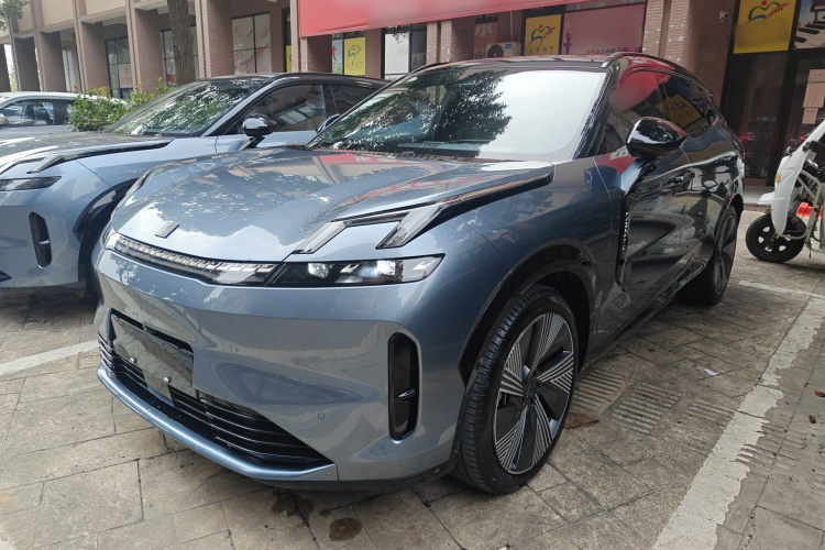 领克08 EM-P 2025款 220km 四驱性能Halo车身外观1